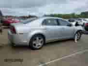 2010 Chevrolet Malibu 2LT z VIN 1G1ZD5E7XAF137730, wystawiony jako Copart lot #84024645 z przebiegiem 238 938 mil mil oraz Szkoda całkowita • Salvage title. Historia ofert i sprzedaży dostępna na DreamBid. Obrazek 3.