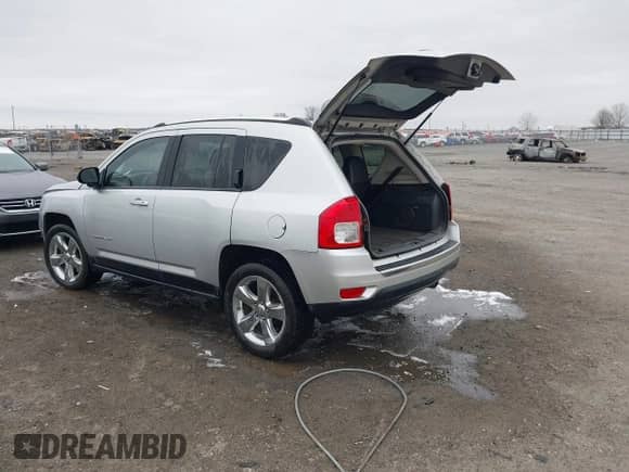 2012 Jeep Compass Limited z VIN 1C4NJCCB3CD511555, wystawiony jako IAAI lot #41752339 z przebiegiem 128 435 mil mil oraz . Historia ofert i sprzedaży dostępna na DreamBid. Obrazek 3.