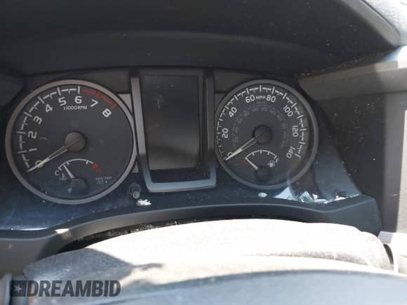 2021 Toyota Tacoma SR5 z VIN 3TYDZ5BN1MT002778, wystawiony jako IAAI lot #42591088 z przebiegiem Nie podano mil oraz . Historia ofert i sprzedaży dostępna na DreamBid. Obrazek 15.