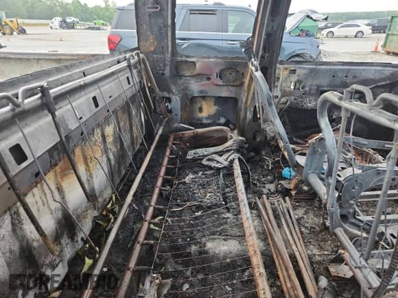 2000 Chevrolet Silverado 1500 LS z VIN 2GCEK19V2Y1196432, wystawiony jako Copart lot #64068655 z przebiegiem Nie podano mil oraz Szkoda całkowita • Salvage title. Historia ofert i sprzedaży dostępna na DreamBid. Obrazek 10.