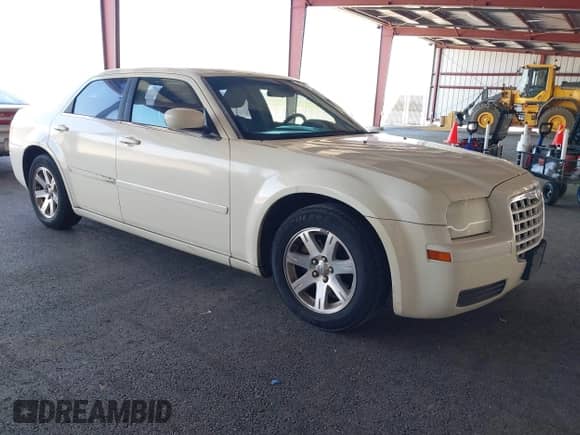 2006 Chrysler 300 with VIN 2C3LA43R36H290920, listed as a IAAI auction lot 43082121 with 258,349 mi miles and . Bid and sale history available at DreamBid. Image 1.