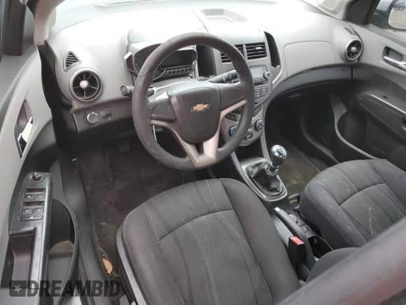 2012 Chevrolet Sonic LT z VIN 1G1JD5SB0C4161572, wystawiony jako Copart lot #47422855 z przebiegiem 262 190 mil mil oraz Czysty tytuł • Clean title. Historia ofert i sprzedaży dostępna na DreamBid. Obrazek 8.