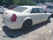 2007 Chrysler 300 C z VIN 2C3LA63H27H825434, wystawiony jako IAAI lot #42717368 z przebiegiem 179 106 mil mil oraz . Historia ofert i sprzedaży dostępna na DreamBid. Obrazek 4.