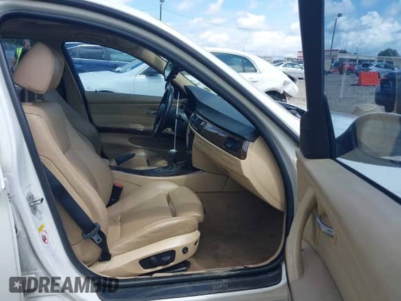 2006 BMW 3 Series 325i с VIN WBAVB13506KX44902, выставлен на аукционе IAAI как лот 42498896 с пробегом 145 111 миль миль и . История ставок и продаж доступна на DreamBid. Изображение 5.