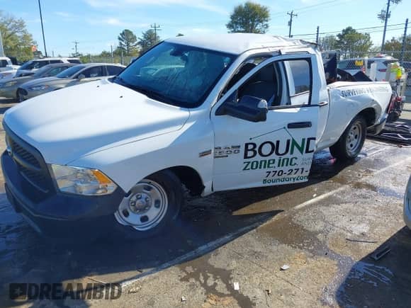 2023 Ram 1500 Tradesman z VIN 1C6RR7FT1PS539885, wystawiony jako IAAI lot #40842942 z przebiegiem 11 753 mil mil oraz . Historia ofert i sprzedaży dostępna na DreamBid. Obrazek 18.