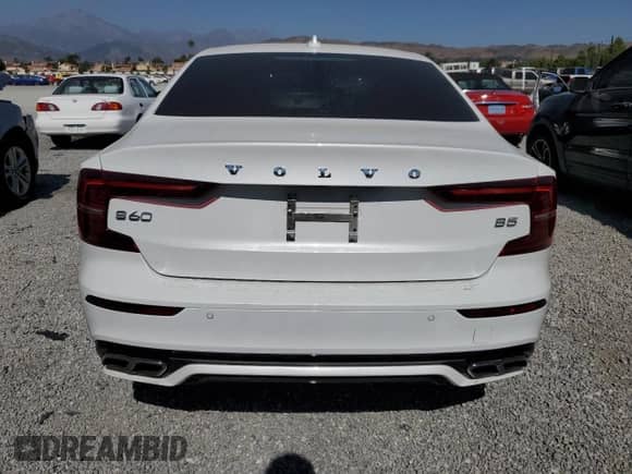 2022 Volvo S60 Momentum z VIN 7JRL12FZ2NG161011, wystawiony jako Copart lot #60936085 z przebiegiem 12 225 mil mil oraz Szkoda całkowita • Salvage title. Historia ofert i sprzedaży dostępna na DreamBid. Obrazek 6.