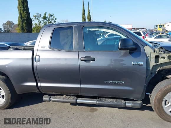 2019 Toyota Tundra SR z VIN 5TFRY5F17KX251217, wystawiony jako IAAI lot #41433506 z przebiegiem 49 207 mil mil oraz . Historia ofert i sprzedaży dostępna na DreamBid. Obrazek 14.