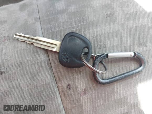 2004 Hyundai Accent GL z VIN KMHCG45C54U540120, wystawiony jako IAAI lot #42469965 z przebiegiem 114 639 mil mil oraz . Historia ofert i sprzedaży dostępna na DreamBid. Obrazek 11.