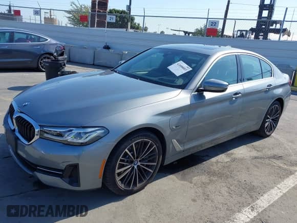2023 BMW 5 Series 530e с VIN WBA13AG00PCM10164, выставлен на аукционе IAAI как лот 42406603 с пробегом 26 770 миль миль и . История ставок и продаж доступна на DreamBid. Изображение 18.