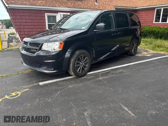 2015 Dodge Grand Caravan SE z VIN 2C4RDGBG5FR669264, wystawiony jako Copart lot #68374985 z przebiegiem 139 947 mil mil oraz Czysty tytuł • Clean title. Historia ofert i sprzedaży dostępna na DreamBid. Obrazek 2.