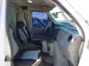 2011 Ford Econoline Cargo Commercial z VIN 1FTNE1EL7BDA52902, wystawiony jako IAAI lot #42736958 z przebiegiem 240 467 mil mil oraz . Historia ofert i sprzedaży dostępna na DreamBid. Obrazek 5.