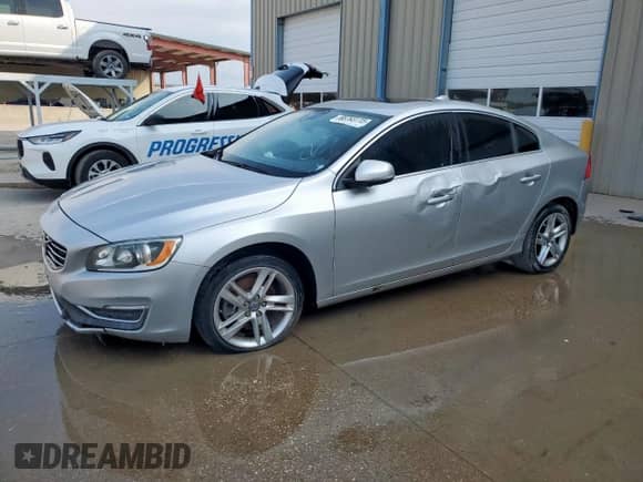 2015 Volvo S60 T5 Drive-E Premier с VIN YV126MFK4F1355600, выставлен на аукционе Copart как лот 68793115 с пробегом Не указан миль и Чистый • Clean title. История ставок и продаж доступна на DreamBid. Изображение 1.