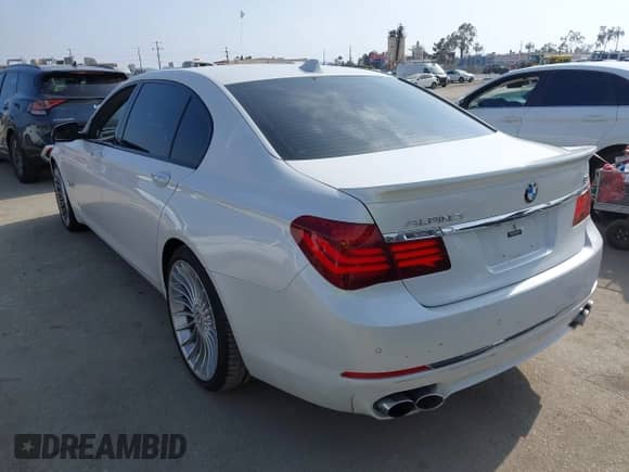 2015 BMW 7 Series 750Li с VIN WBAYE8C52FD785162, выставлен на аукционе IAAI как лот 42121389 с пробегом 88 783 миль миль и . История ставок и продаж доступна на DreamBid. Изображение 3.