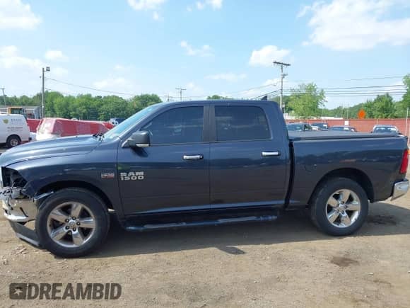 2017 Ram 1500 Big Horn z VIN 1C6RR7LT3HS870991, wystawiony jako IAAI lot #42559738 z przebiegiem 125 003 mil mil oraz . Historia ofert i sprzedaży dostępna na DreamBid. Obrazek 17.