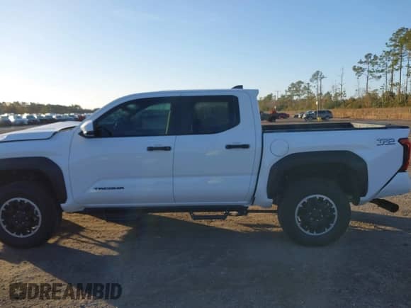2024 Toyota Tacoma SR5 with VIN 3TYLB5JNXRT041930, listed as a IAAI auction lot 41090783 with 1,237 mi miles and . Bid and sale history available at DreamBid. Image 14.
