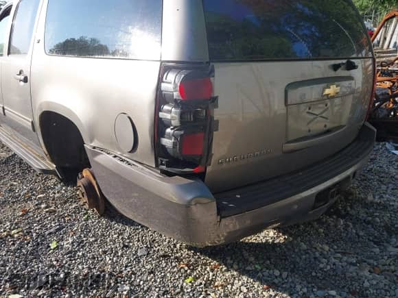 2009 Chevrolet Suburban 2LT with VIN 1GNFK26399R265145, listed as a IAAI auction lot 42891051 with 201,734 mi miles and . Bid and sale history available at DreamBid. Image 12.