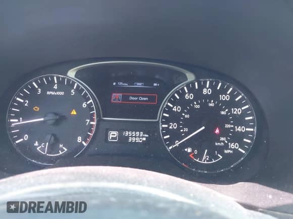 2014 Nissan Pathfinder SV with VIN 5N1AR2MMXEC684429, listed as a IAAI auction lot 42233673 with 135,593 mi miles and . Bid and sale history available at DreamBid. Image 7.