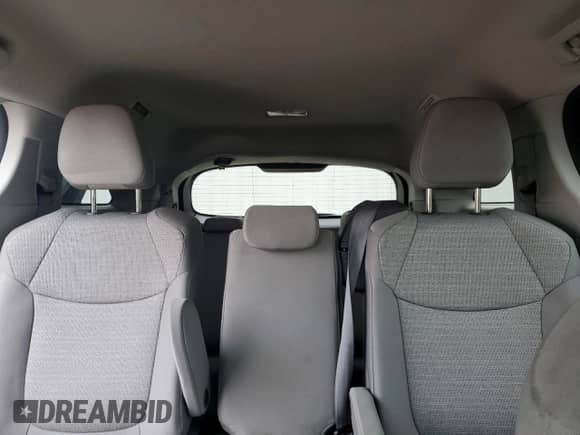 2022 Toyota Sienna LE z VIN 5TDKSKFC9NS049704, wystawiony jako Copart lot #41782995 z przebiegiem 8 014 mil mil oraz Szkoda całkowita • Salvage title. Historia ofert i sprzedaży dostępna na DreamBid. Obrazek 10.