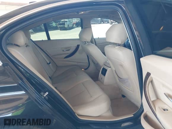 2012 BMW 3 Series 328i с VIN WBA3A5C57CF343577, выставлен на аукционе IAAI как лот 42945383 с пробегом 110 868 миль миль и . История ставок и продаж доступна на DreamBid. Изображение 8.