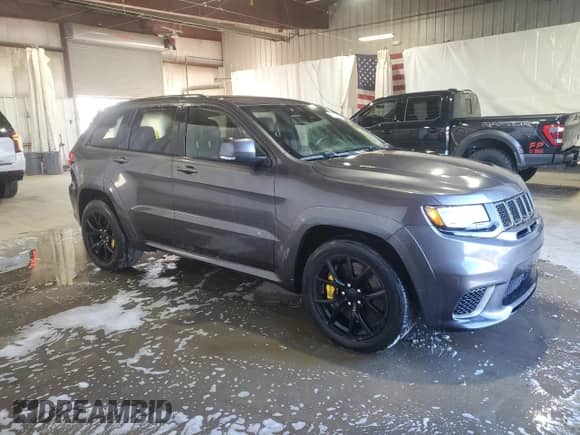 2021 Jeep Grand Cherokee Trackhawk z VIN 1C4RJFN99MC822394, wystawiony jako Copart lot #86202395 z przebiegiem 28 732 mil mil oraz Szkoda całkowita • Salvage title. Historia ofert i sprzedaży dostępna na DreamBid. Obrazek 4.