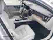 2022 Volvo S60 Momentum z VIN 7JRL12TZ9NG186640, wystawiony jako IAAI lot #41270568 z przebiegiem 15 789 mil mil oraz . Historia ofert i sprzedaży dostępna na DreamBid. Obrazek 5.