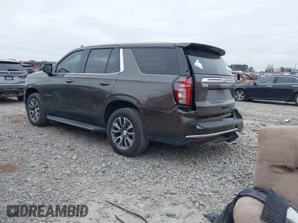 2021 Chevrolet Tahoe LT with VIN 1GNSCNKD7MR439900, listed as a IAAI auction lot 41187590 with 119,131 mi miles and . Bid and sale history available at DreamBid. Image 4.