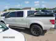 2011 Ford F-150 XLT z VIN 1FTFW1ET7BKE16359, wystawiony jako IAAI lot #42752981 z przebiegiem 197 969 mil mil oraz . Historia ofert i sprzedaży dostępna na DreamBid. Obrazek 14.