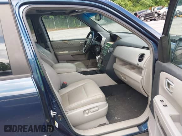 2009 Honda Pilot Touring with VIN 5FNYF48879B037564, listed as a IAAI auction lot 42683848 with 197,897 mi miles and . Bid and sale history available at DreamBid. Image 5.