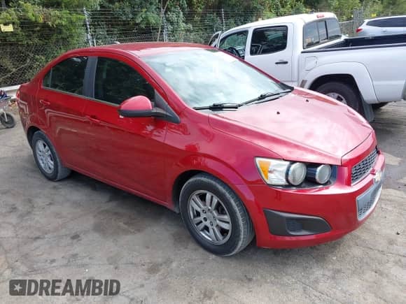 2015 Chevrolet Sonic LT с VIN 1G1JC5SG4F4213787, выставлен на аукционе IAAI как лот 43245045 с пробегом 158 034 миль миль и . История ставок и продаж доступна на DreamBid. Изображение 1.