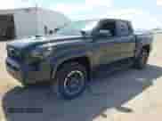 2024 Toyota Tacoma SR5 z VIN 3TMLB5JN2RM054571, wystawiony jako IAAI lot #42572496 z przebiegiem 7 157 mil mil oraz . Historia ofert i sprzedaży dostępna na DreamBid. Obrazek 17.