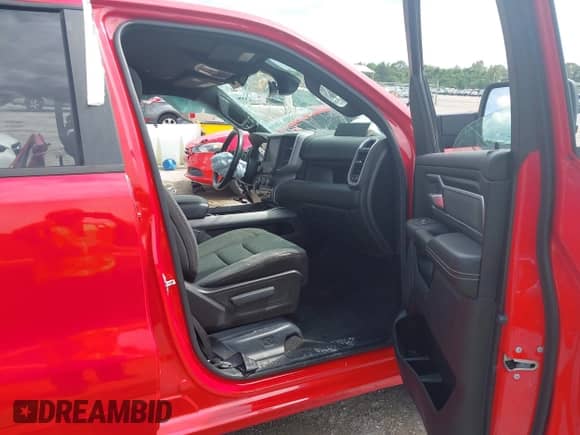 2022 Ram 1500 Big Horn z VIN 1C6RREBT3NN377330, wystawiony jako IAAI lot #42529656 z przebiegiem Nie podano mil oraz . Historia ofert i sprzedaży dostępna na DreamBid. Obrazek 5.