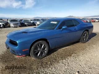 2020 Dodge Challenger SXT z VIN 2C3CDZGGXLH254375, wystawiony jako Copart lot #79490554 z przebiegiem 42 788 mil mil oraz Czysty tytuł • Clean title. Historia ofert i sprzedaży dostępna na DreamBid. Obrazek 1.