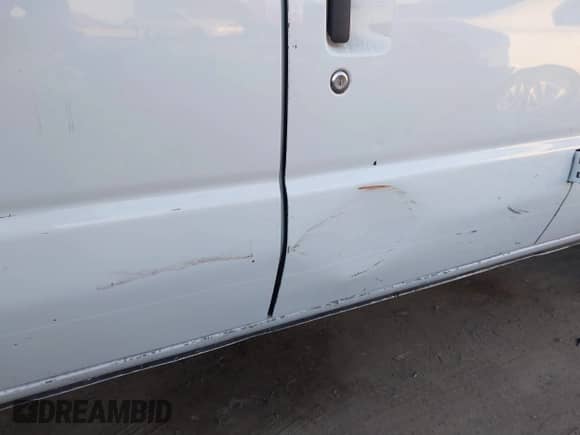 2008 Ford Econoline Cargo Commercial z VIN 1FTNS24L18DA11772, wystawiony jako IAAI lot #41025371 z przebiegiem 223 532 mil mil oraz . Historia ofert i sprzedaży dostępna na DreamBid. Obrazek 17.