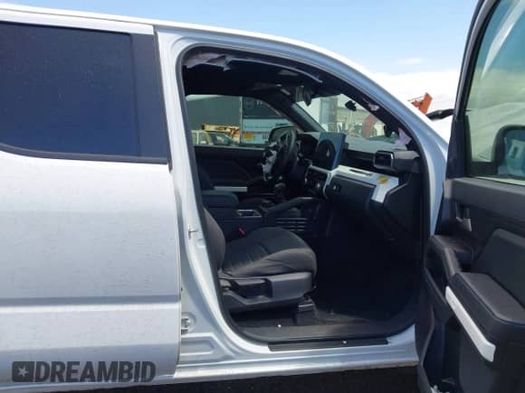 2024 Toyota Tacoma SR5 with VIN 3TYLB5JNXRT010533, listed as a IAAI auction lot 42955728 with 20,995 mi miles and . Bid and sale history available at DreamBid. Image 5.