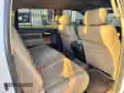 2008 Toyota Tundra Limited z VIN 5TFDV58168X073440, wystawiony jako Copart lot #52966805 z przebiegiem Nie podano mil oraz Czysty tytuł • Clean title. Historia ofert i sprzedaży dostępna na DreamBid. Obrazek 6.