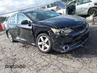 2014 Toyota Camry SE with VIN 4T1BF1FK5EU376419, listed as a IAAI auction lot 43370872 with 137,973 mi miles and . Bid and sale history available at DreamBid. Image 1.