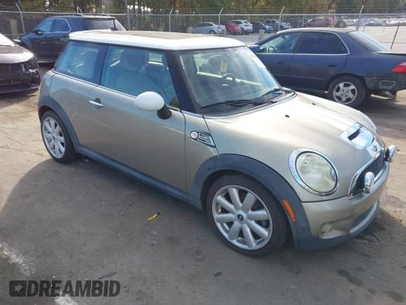 2009 MINI Hardtop S с VIN WMWMF73529TT99485, выставлен на аукционе IAAI как лот 43543003 с пробегом 101 131 миль миль и . История ставок и продаж доступна на DreamBid. Изображение 1.