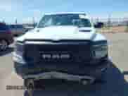 2022 Ram 1500 Rebel z VIN 1C6SRFLT4NN357352, wystawiony jako IAAI lot #41881613 z przebiegiem 31 285 mil mil oraz . Historia ofert i sprzedaży dostępna na DreamBid. Obrazek 11.