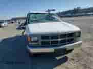1999 Chevrolet Silverado 2500 z VIN 1GCGC24R3XR724281, wystawiony jako Copart lot #87625195 z przebiegiem 139 088 mil mil oraz Szkoda całkowita • Salvage title. Historia ofert i sprzedaży dostępna na DreamBid. Obrazek 10.