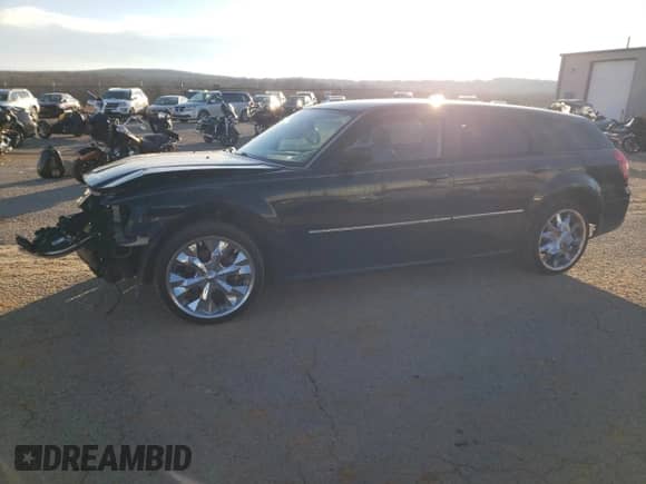 2008 Dodge Magnum SXT with VIN 2D8FV37V88H251680, listed as a Copart auction lot 41881165 with 268,838 mi miles and Salvage title. Bid and sale history available at DreamBid. Image 1.