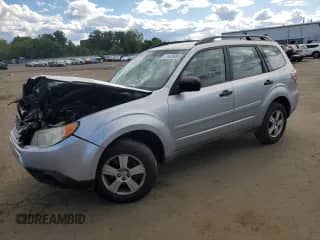 2013 Subaru Forester X z VIN JF2SHABC9DH409850, wystawiony jako Copart lot #70428495 z przebiegiem 113 681 mil mil oraz Szkoda całkowita • Salvage title. Historia ofert i sprzedaży dostępna na DreamBid. Obrazek 1.