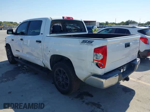 2018 Toyota Tundra SR5 с VIN 5TFEY5F15JX240200, выставлен на аукционе IAAI как лот 43347761 с пробегом 228 304 миль миль и . История ставок и продаж доступна на DreamBid. Изображение 3.