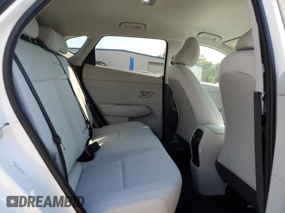 2025 Hyundai Kona SEL с VIN KM8HC3A6XSU031231, выставлен на аукционе Copart как лот 71281185 с пробегом 936 миль миль и Списание • Salvage title. История ставок и продаж доступна на DreamBid. Изображение 11.