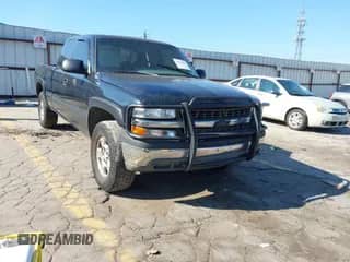 2000 Chevrolet Silverado 1500 LS z VIN 2GCEC19TXY1227986, wystawiony jako IAAI lot #43159851 z przebiegiem 300 863 mil mil oraz . Historia ofert i sprzedaży dostępna na DreamBid. Obrazek 1.
