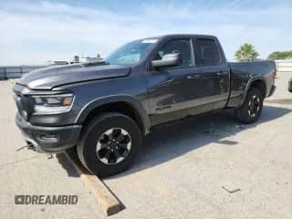 2019 Ram 1500 Rebel z VIN 1C6SRFET7KN875819, wystawiony jako Copart lot #57805775 z przebiegiem 80 521 mil mil oraz Szkoda całkowita • Salvage title. Historia ofert i sprzedaży dostępna na DreamBid. Obrazek 1.