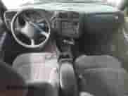 1999 Chevrolet Blazer LS z VIN 1GNCS13W2X2156012, wystawiony jako Copart lot #79730344 z przebiegiem 142 788 mil mil oraz Szkoda całkowita • Salvage title. Historia ofert i sprzedaży dostępna na DreamBid. Obrazek 8.