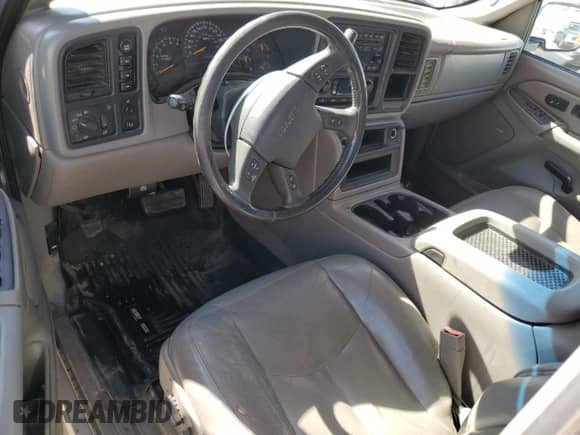 2004 GMC Sierra 1500 SLT with VIN 2GTEK13T741412387, listed as a Copart auction lot 63330725 with 214,533 mi miles and Salvage title. Bid and sale history available at DreamBid. Image 8.