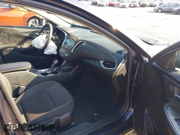 2022 Chevrolet Malibu LT z VIN 1G1ZD5ST9NF123650, wystawiony jako IAAI lot #43137759 z przebiegiem 65 143 mil mil oraz . Historia ofert i sprzedaży dostępna na DreamBid. Obrazek 5.