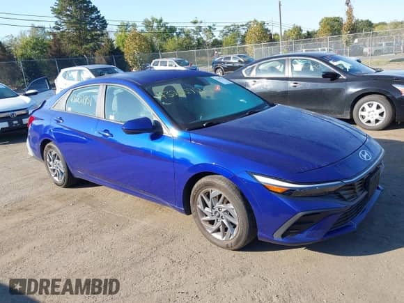 2024 Hyundai Elantra SEL z VIN KMHLM4DG8RU637283, wystawiony jako IAAI lot #43202951 z przebiegiem 32 432 mil mil oraz . Historia ofert i sprzedaży dostępna na DreamBid. Obrazek 1.