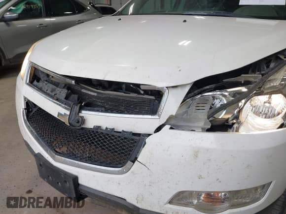 2011 Chevrolet Traverse 1LT z VIN 1GNKVGED2BJ250276, wystawiony jako IAAI lot #42917707 z przebiegiem 196 841 mil mil oraz . Historia ofert i sprzedaży dostępna na DreamBid. Obrazek 6.